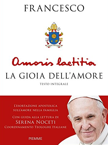 Portada del libro Amoris Laetitia de Francesco: La gioia dell'amore, con el escudo papal y una franja roja inferior que incluye el retrato del Papa Francisco